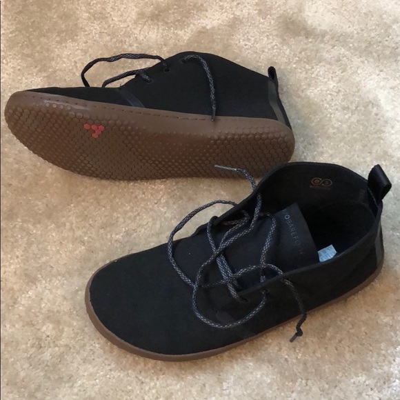 minimalist chukka boots